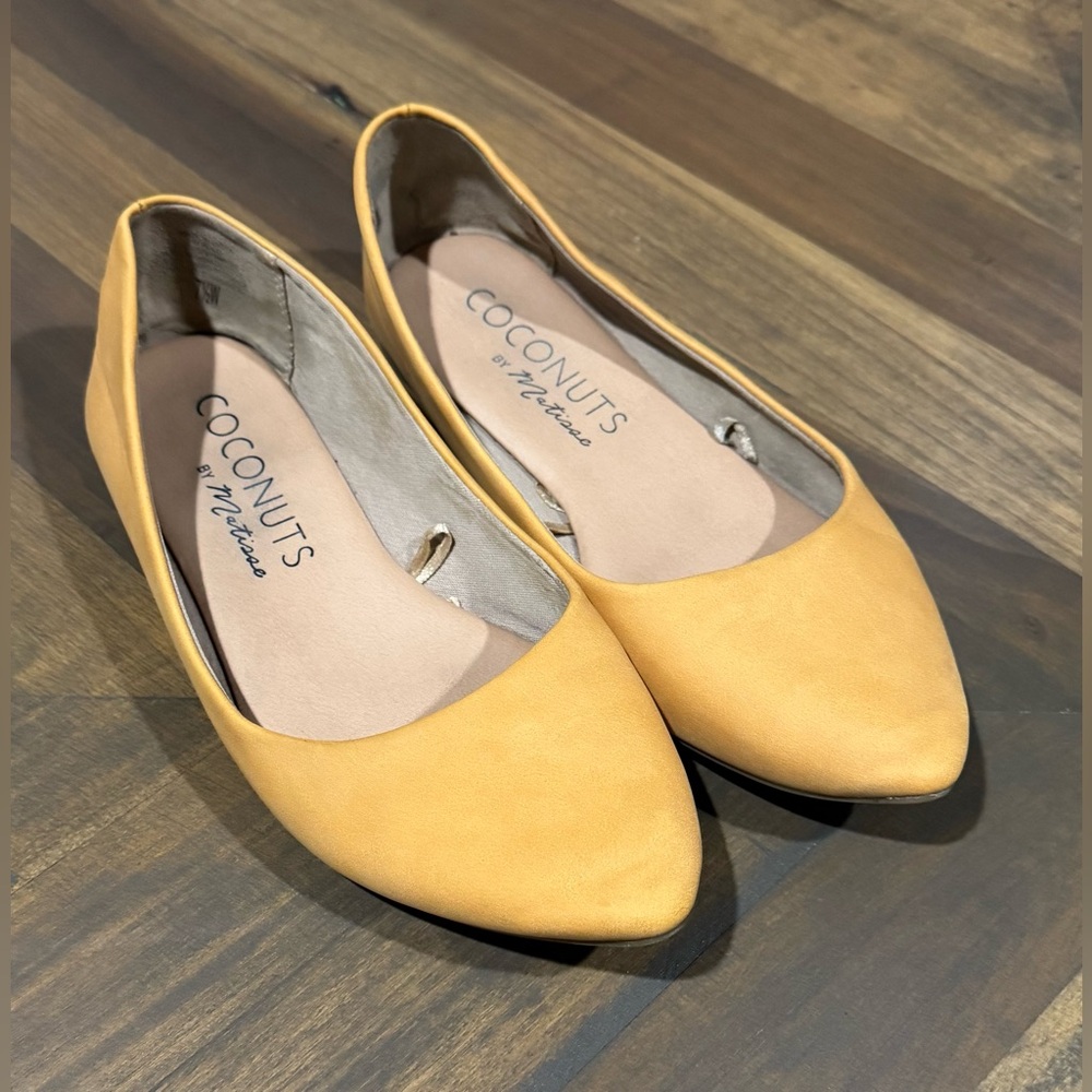 Coconuts by Matisse Women 7.5W Slip On Casual Dress Flats Shoe Mustard